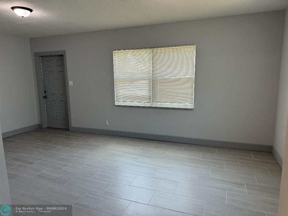 For Sale: $249,000 (2 beds, 1 baths, 993 Square Feet)