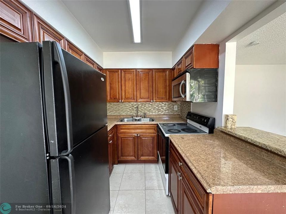 For Sale: $1,500 (1 beds, 1 baths, 580 Square Feet)