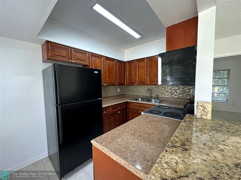 For Sale: $1,500 (1 beds, 1 baths, 580 Square Feet)