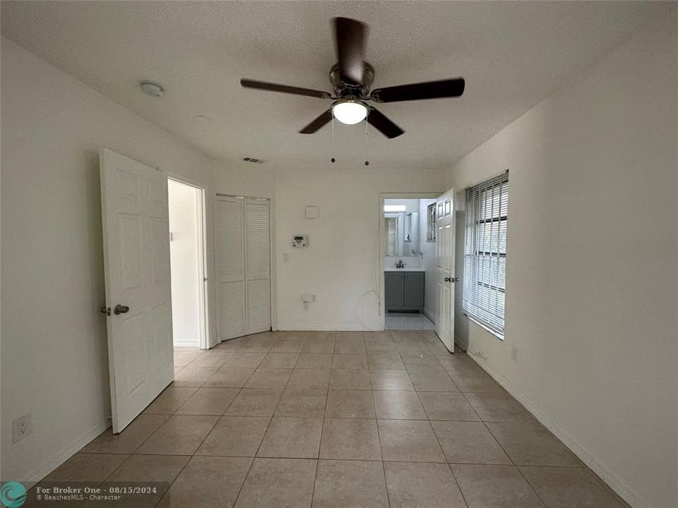 For Sale: $1,500 (1 beds, 1 baths, 580 Square Feet)