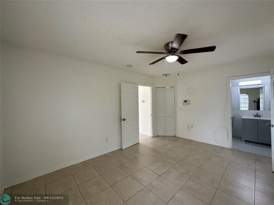 For Sale: $1,500 (1 beds, 1 baths, 580 Square Feet)