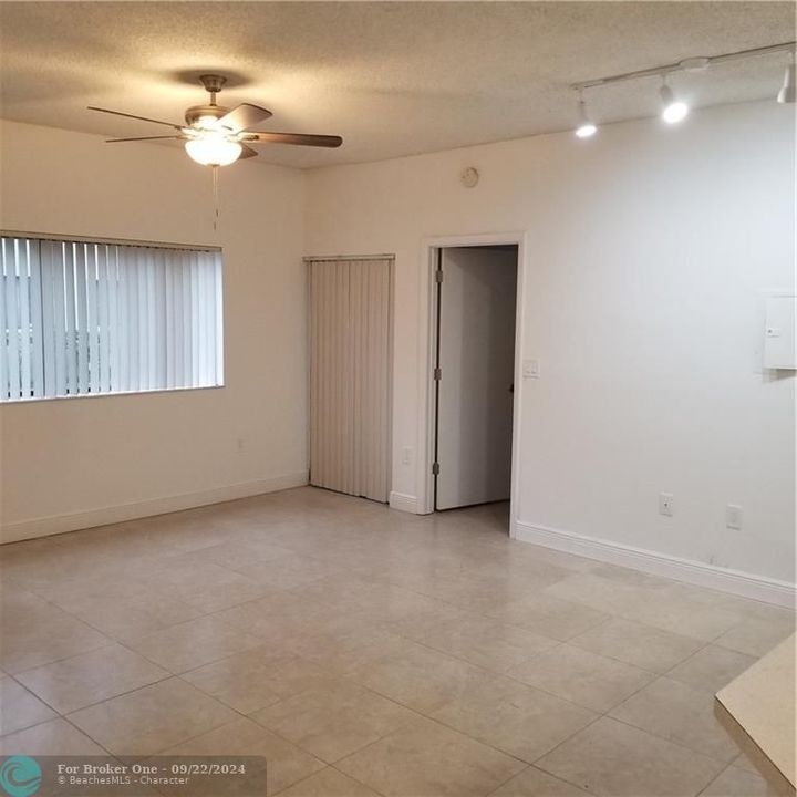 For Rent: $1,725 (1 beds, 1 baths, 682 Square Feet)