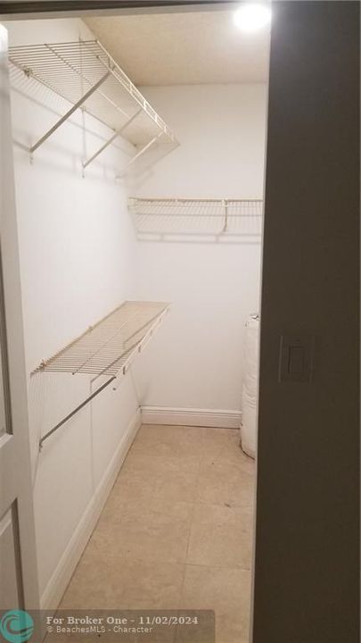 For Rent: $1,725 (1 beds, 1 baths, 682 Square Feet)