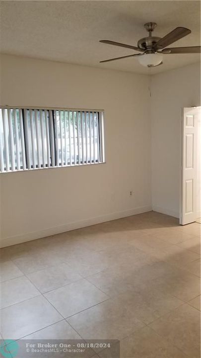 For Rent: $1,725 (1 beds, 1 baths, 682 Square Feet)