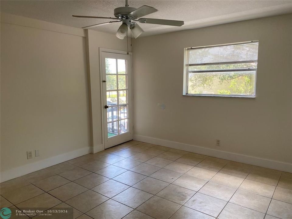 Active With Contract: $194,900 (2 beds, 2 baths, 1095 Square Feet)