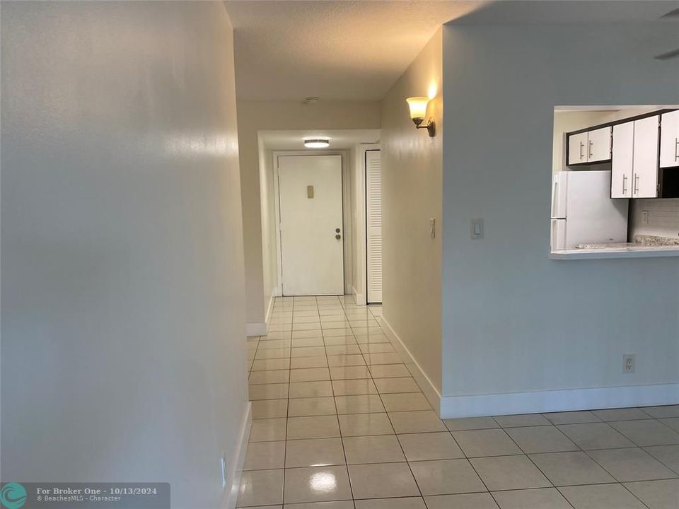 Active With Contract: $194,900 (2 beds, 2 baths, 1095 Square Feet)