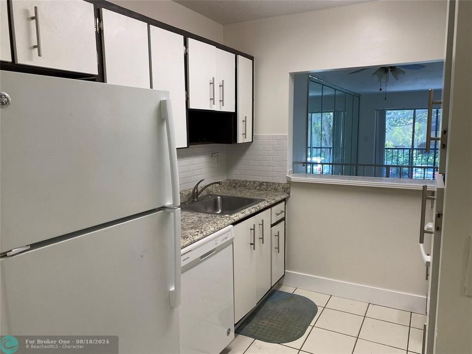 Active With Contract: $194,900 (2 beds, 2 baths, 1095 Square Feet)