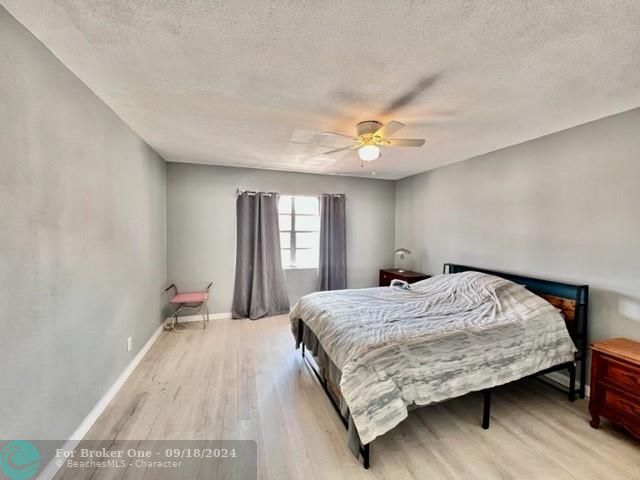 Active With Contract: $1,650 (2 beds, 1 baths, 860 Square Feet)