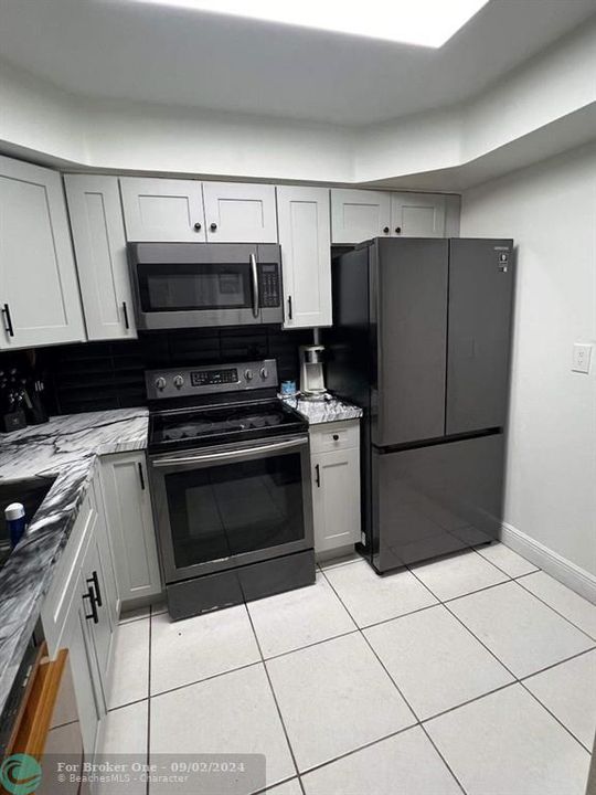 For Sale: $275,000 (1 beds, 1 baths, 760 Square Feet)