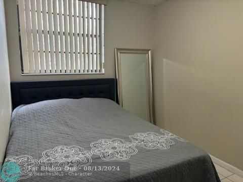 For Sale: $275,000 (1 beds, 1 baths, 760 Square Feet)