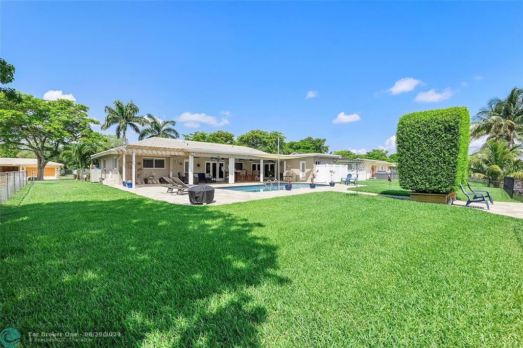 Recently Sold: $877,000 (3 beds, 2 baths, 1830 Square Feet)