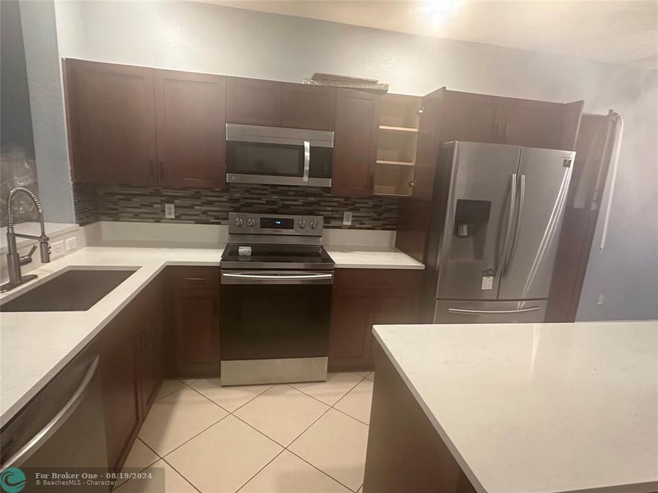 For Rent: $2,500 (3 beds, 2 baths, 1318 Square Feet)