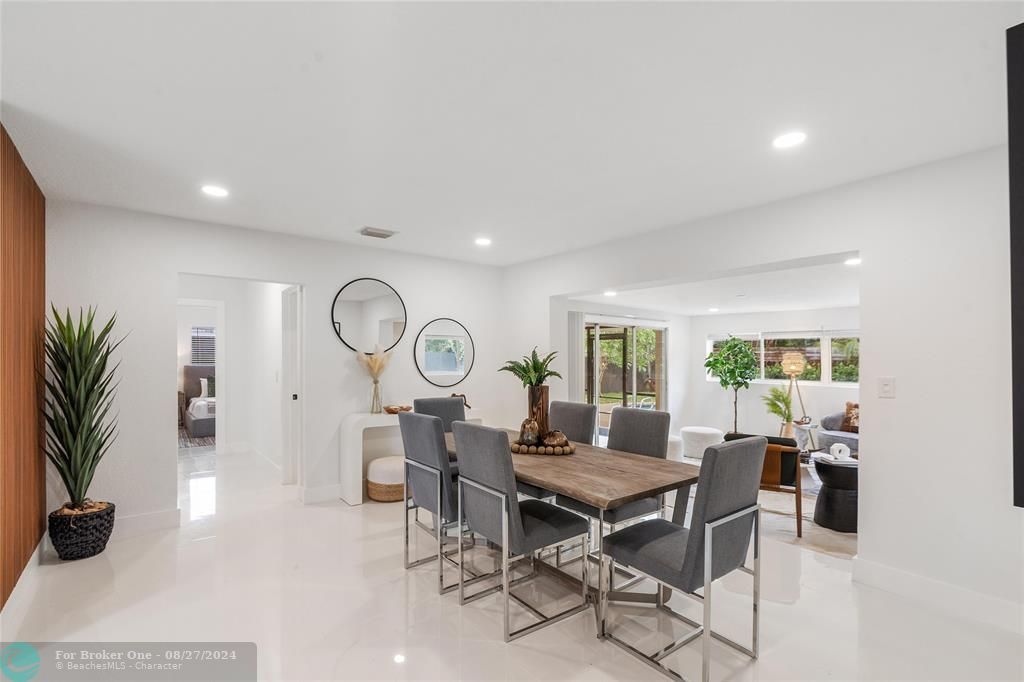 Active With Contract: $925,000 (3 beds, 2 baths, 1728 Square Feet)