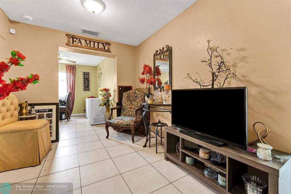 Active With Contract: $399,000 (3 beds, 2 baths, 1345 Square Feet)