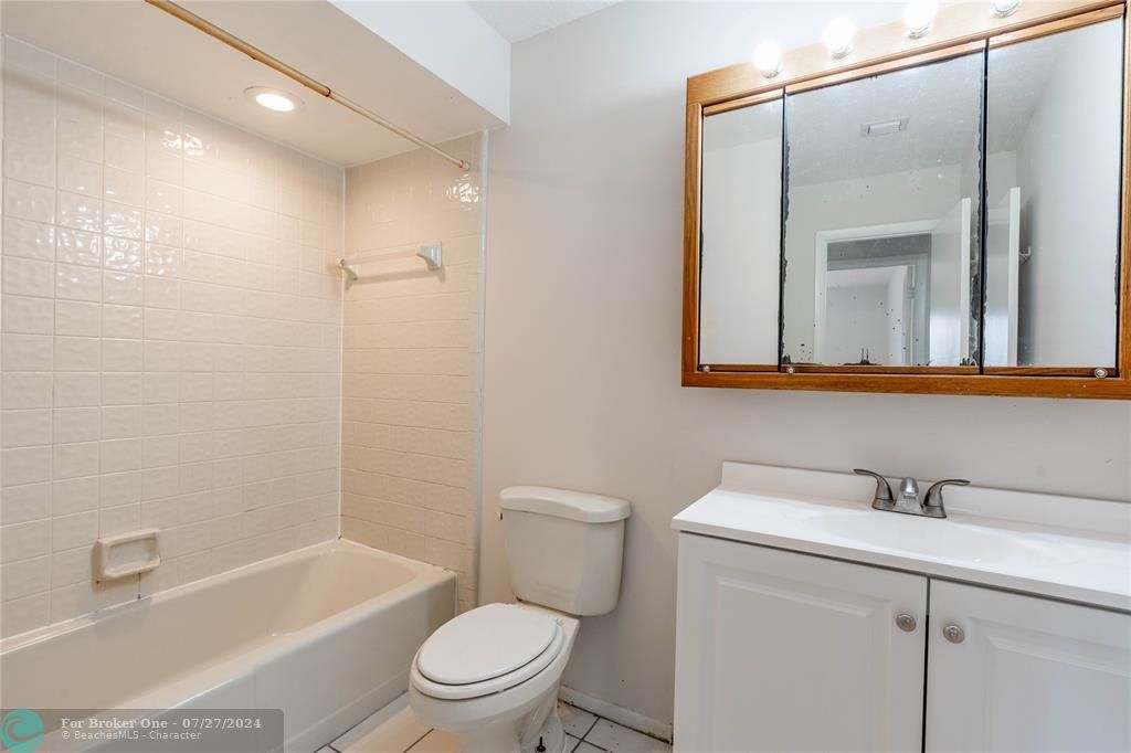 待售: $269,000 (4 贝兹, 2 浴室, 1423 平方英尺)