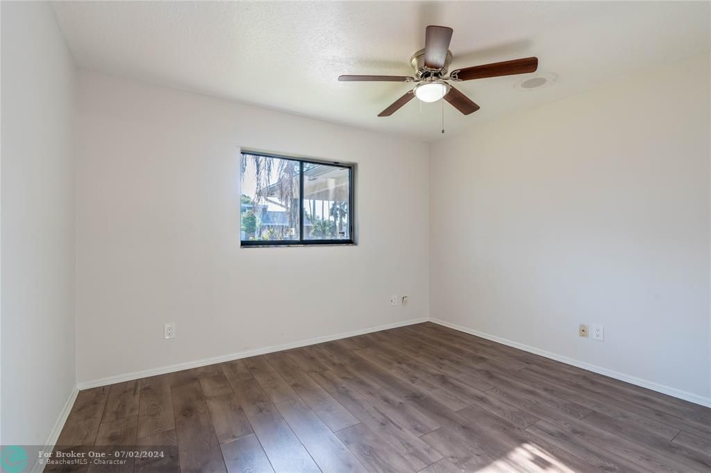 For Sale: $269,000 (4 beds, 2 baths, 1423 Square Feet)