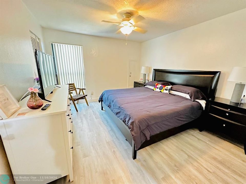 For Sale: $330,000 (2 beds, 1 baths, 816 Square Feet)