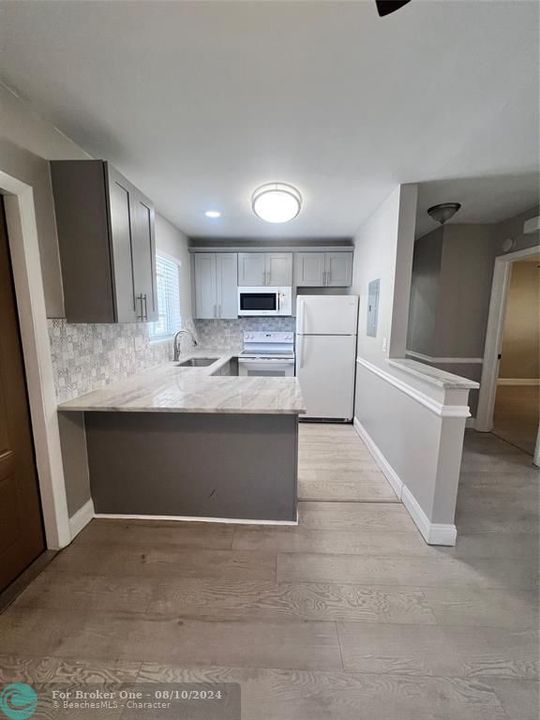 For Sale: $1,850 (1 beds, 1 baths, 0 Square Feet)