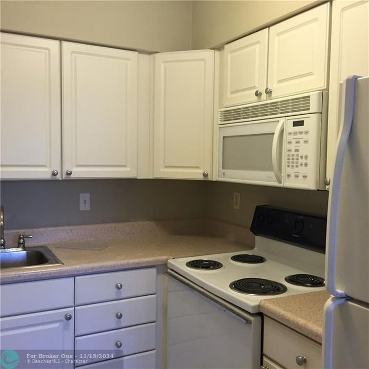 For Rent: $1,600 (1 beds, 1 baths, 588 Square Feet)