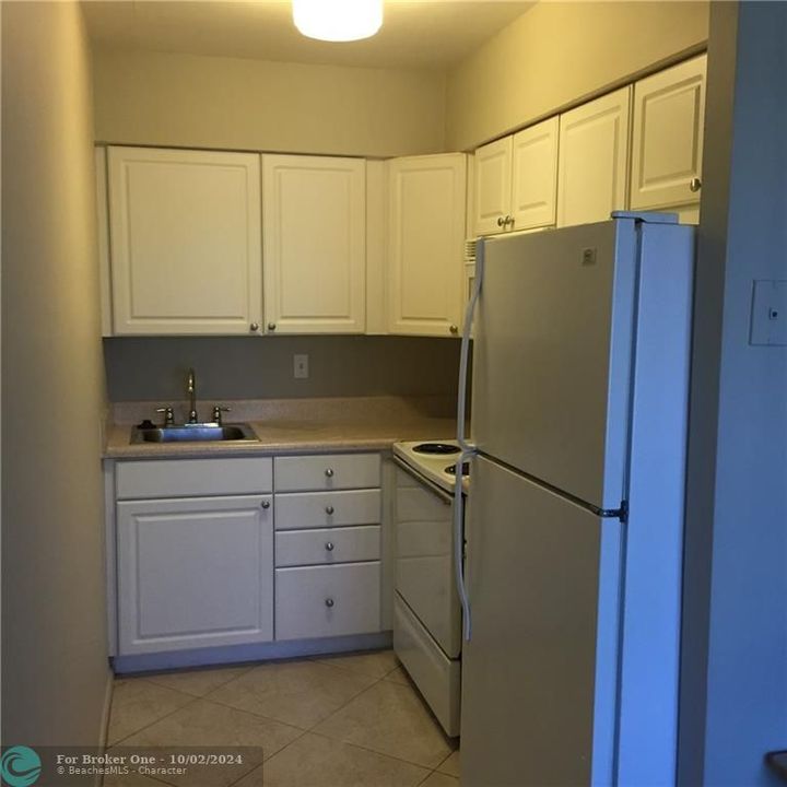 For Rent: $1,600 (1 beds, 1 baths, 588 Square Feet)