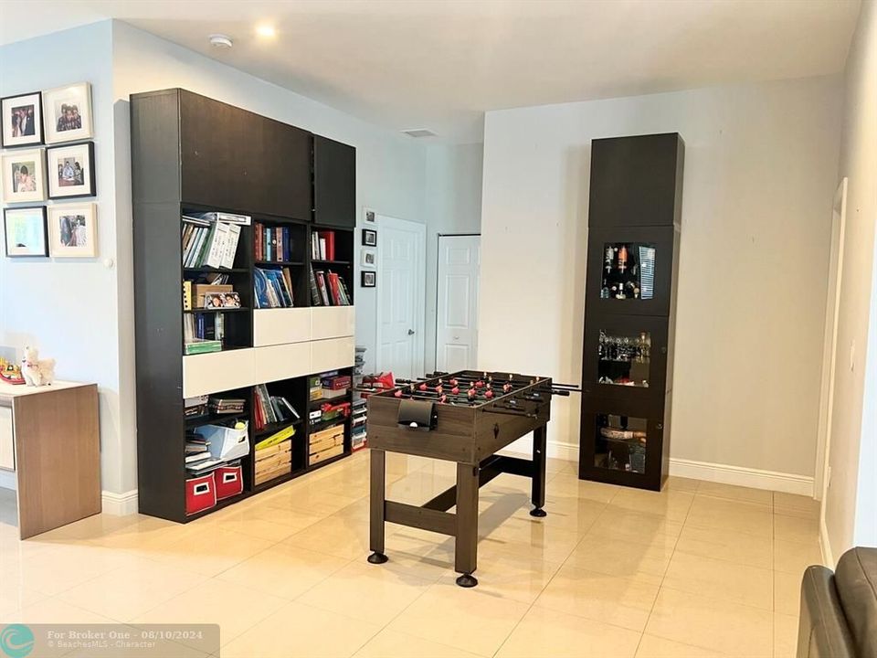 Activo con contrato: $1,249,999 (4 camas, 3 baños, 2186 Pies cuadrados)