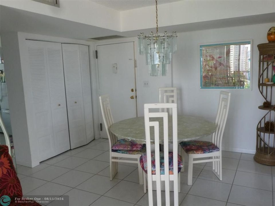 For Rent: $3,000 (2 beds, 2 baths, 1150 Square Feet)