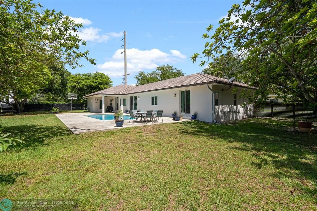 Active With Contract: $1,499,900 (4 beds, 3 baths, 2543 Square Feet)