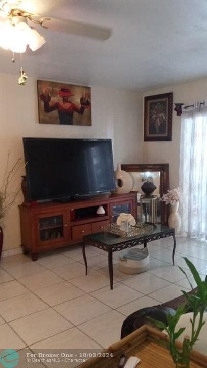 En Venta: $185,000 (2 camas, 2 baños, 899 Pies cuadrados)