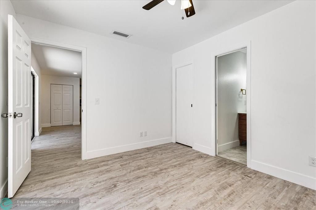 Recently Sold: $315,000 (2 beds, 2 baths, 1002 Square Feet)