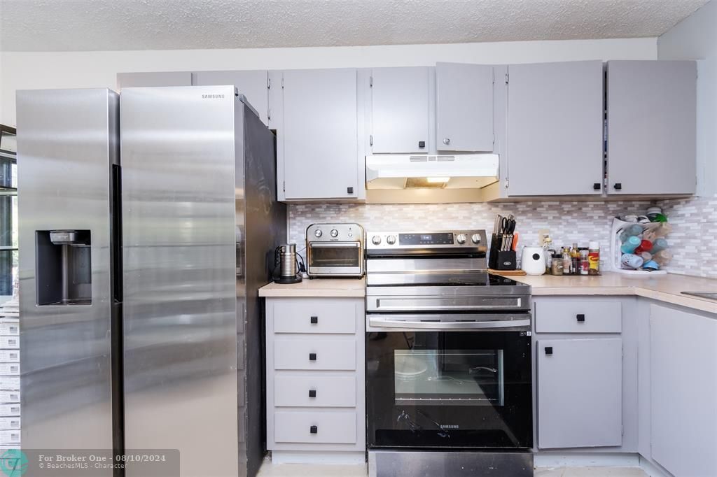 Recently Sold: $385,000 (2 beds, 2 baths, 1241 Square Feet)