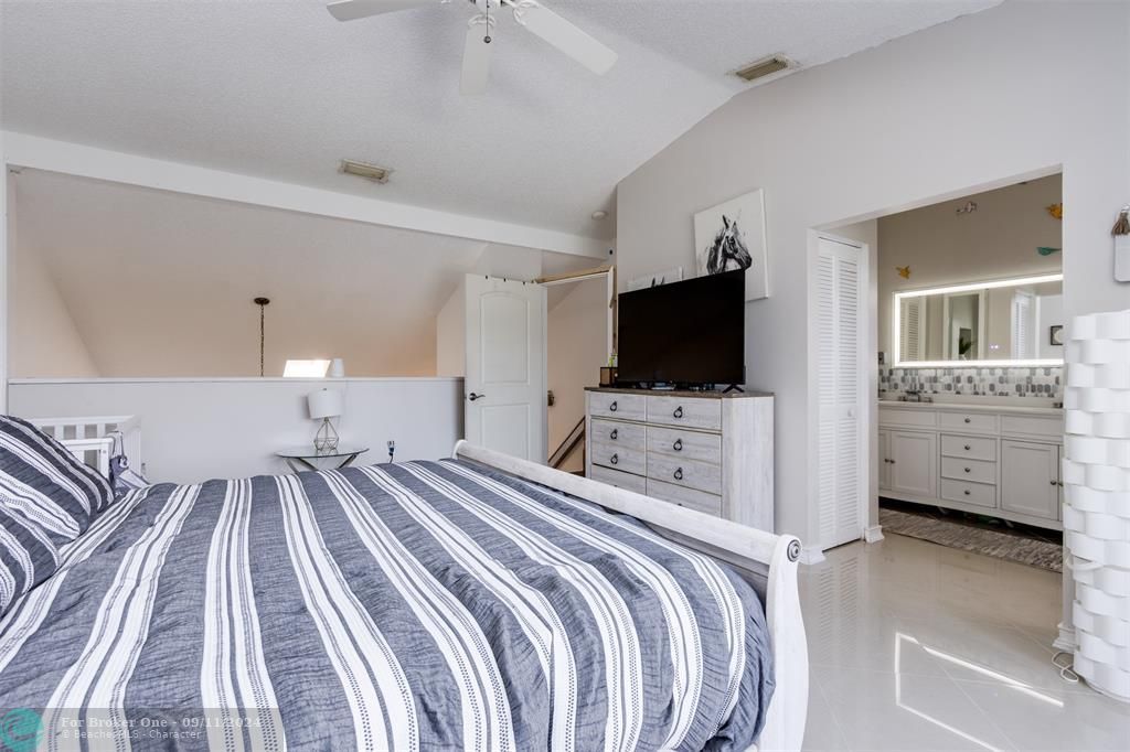 Recently Sold: $385,000 (2 beds, 2 baths, 1241 Square Feet)