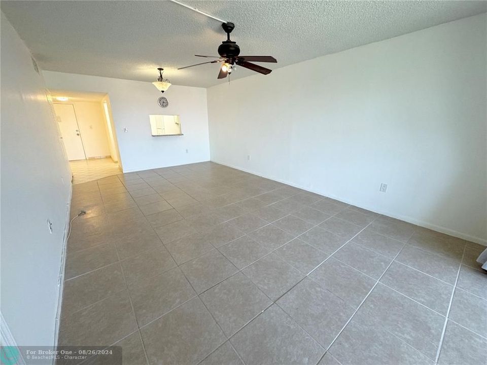 For Sale: $157,000 (1 beds, 1 baths, 830 Square Feet)