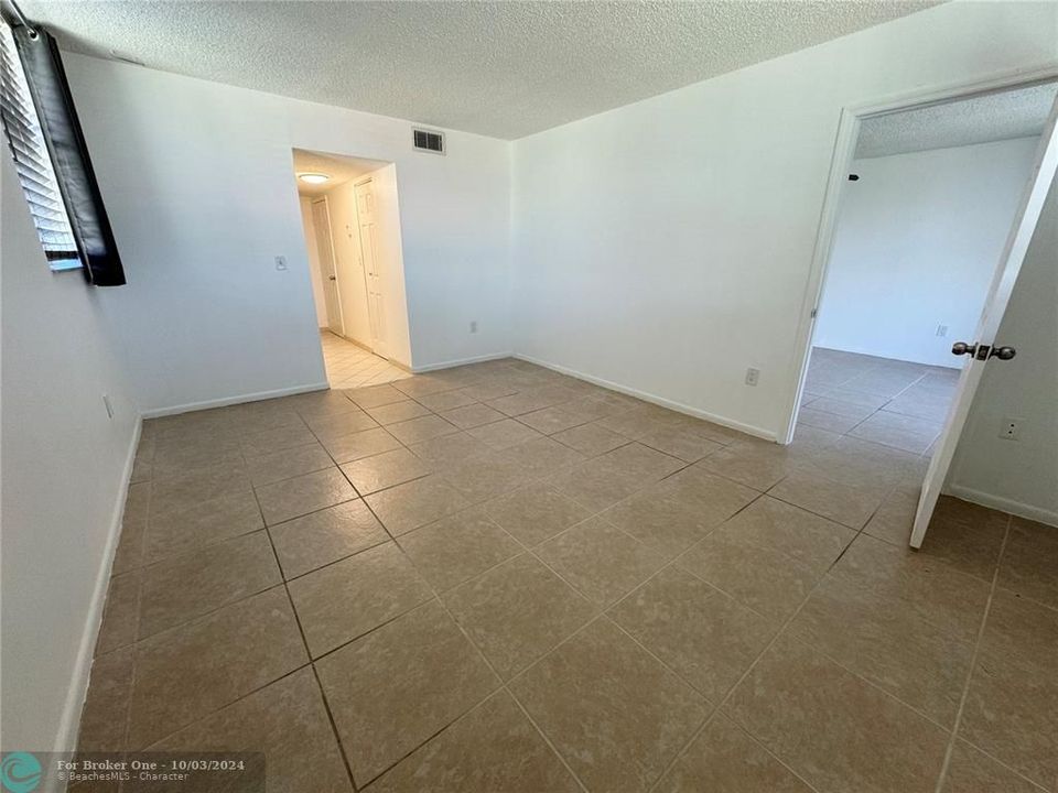 For Sale: $157,000 (1 beds, 1 baths, 830 Square Feet)