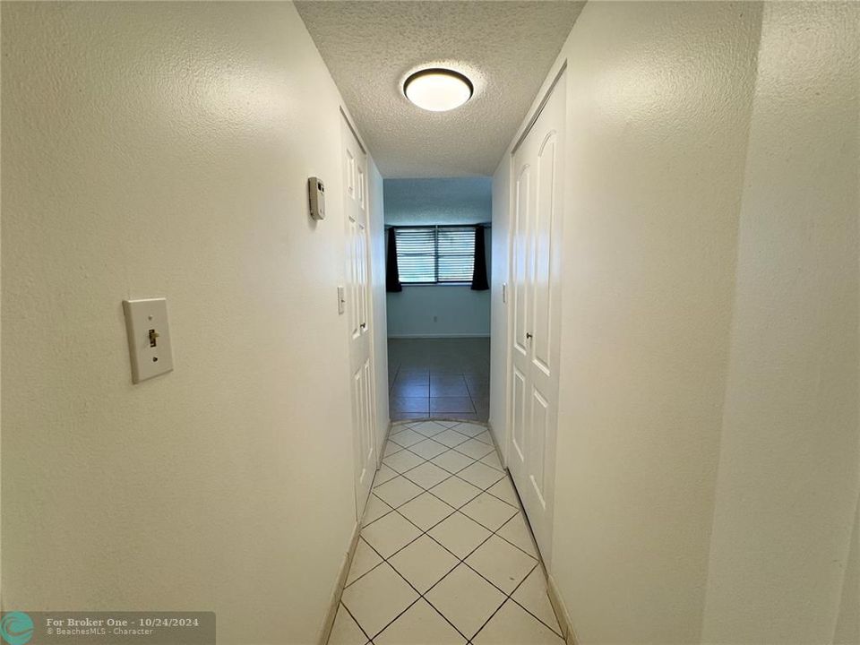 For Sale: $157,000 (1 beds, 1 baths, 830 Square Feet)