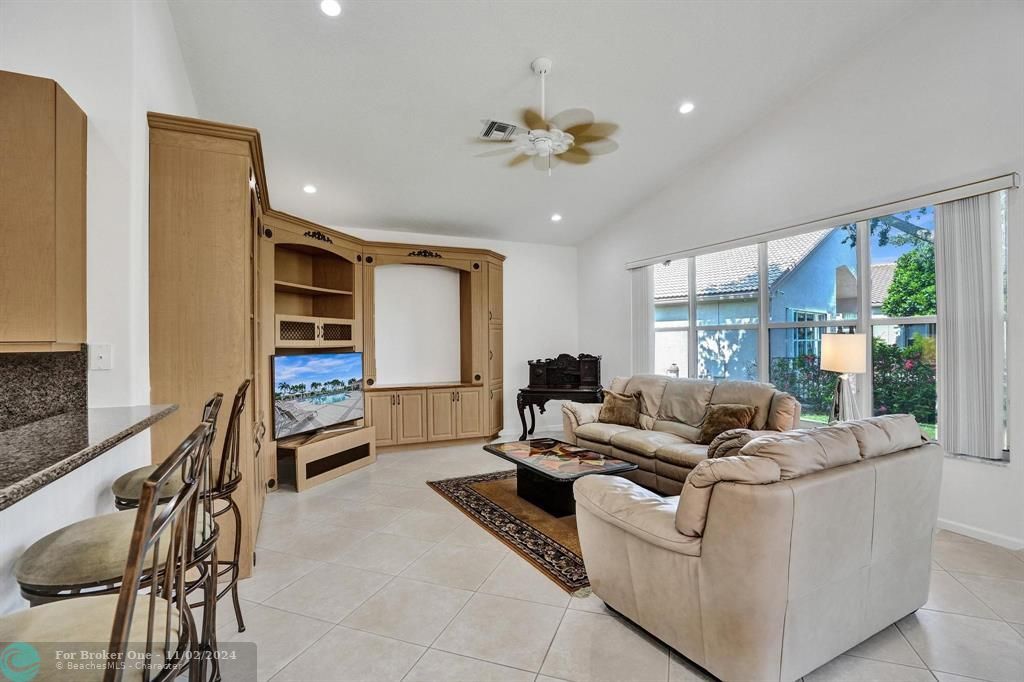 Recently Sold: $625,000 (3 beds, 2 baths, 2544 Square Feet)