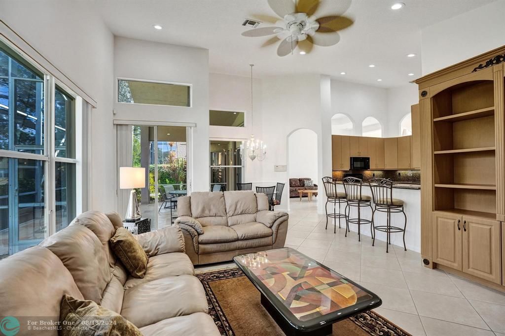 Recently Sold: $625,000 (3 beds, 2 baths, 2544 Square Feet)