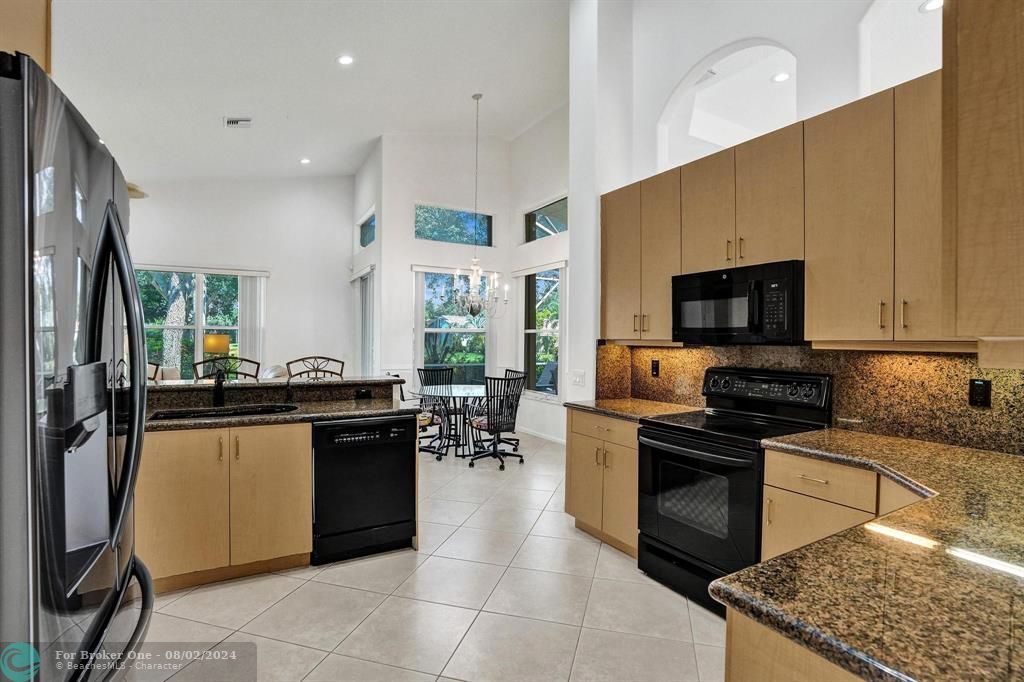 Recently Sold: $625,000 (3 beds, 2 baths, 2544 Square Feet)