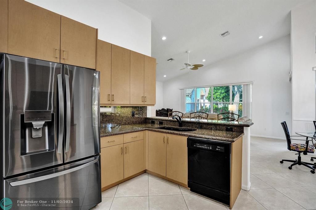 Recently Sold: $625,000 (3 beds, 2 baths, 2544 Square Feet)