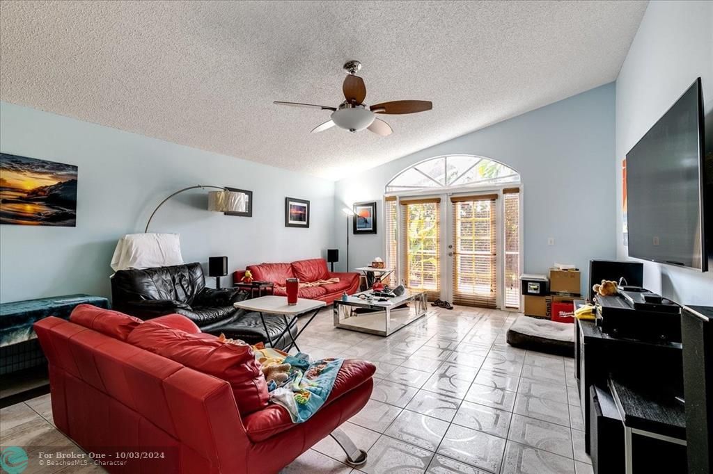 Active With Contract: $559,990 (3 beds, 2 baths, 1843 Square Feet)