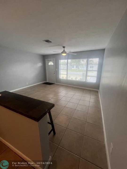 Recently Rented: $2,400 (2 beds, 1 baths, 1117 Square Feet)