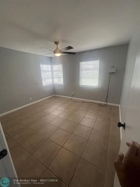 Recently Rented: $2,400 (2 beds, 1 baths, 1117 Square Feet)