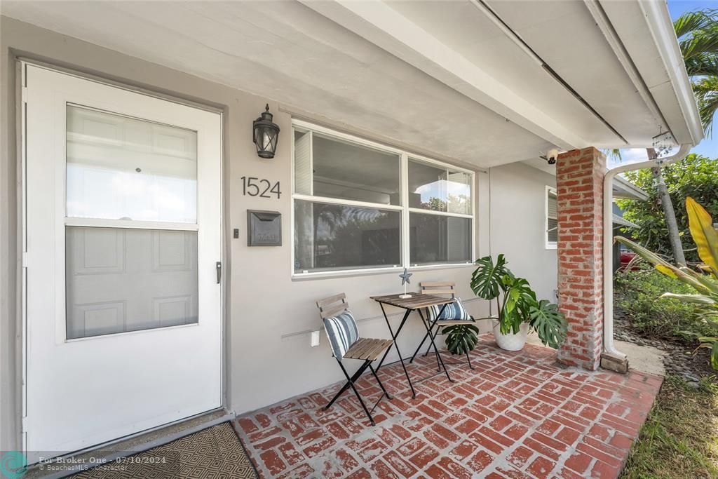 Active With Contract: $575,000 (3 beds, 2 baths, 1889 Square Feet)