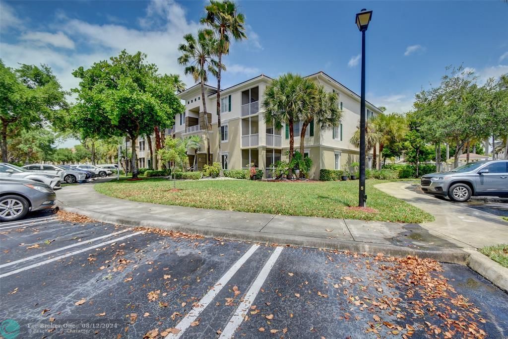 Active With Contract: $2,100 (2 beds, 2 baths, 1152 Square Feet)