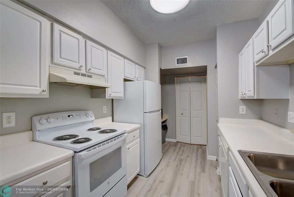 Recently Rented: $2,100 (2 beds, 2 baths, 1152 Square Feet)