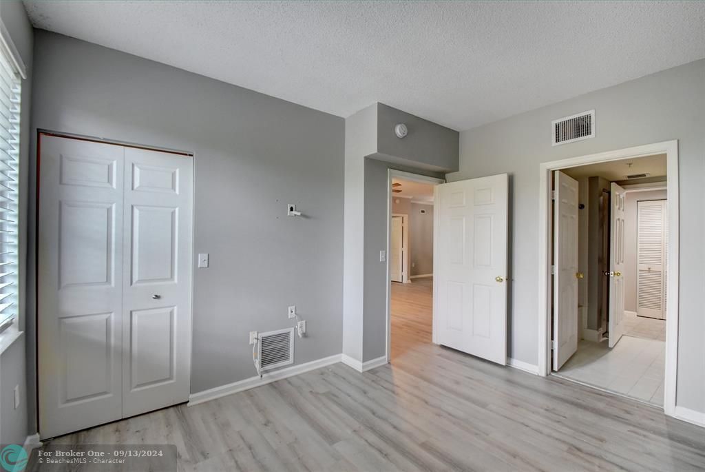 Active With Contract: $2,100 (2 beds, 2 baths, 1152 Square Feet)