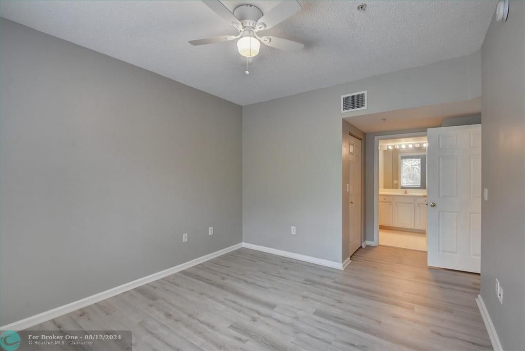 Active With Contract: $2,100 (2 beds, 2 baths, 1152 Square Feet)