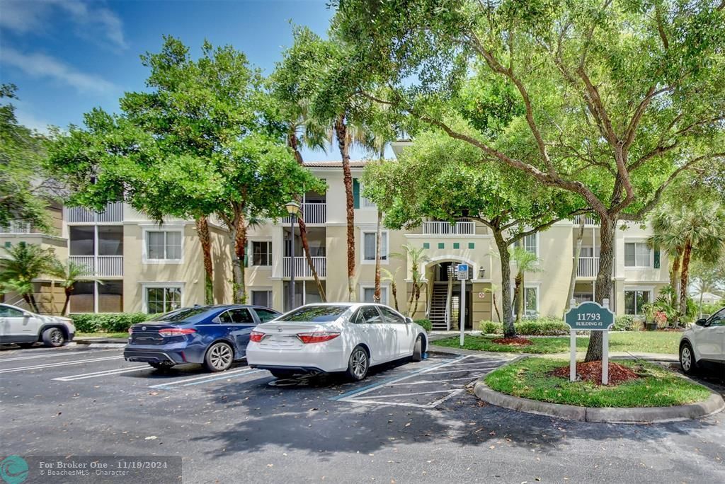 Active With Contract: $2,100 (2 beds, 2 baths, 1152 Square Feet)