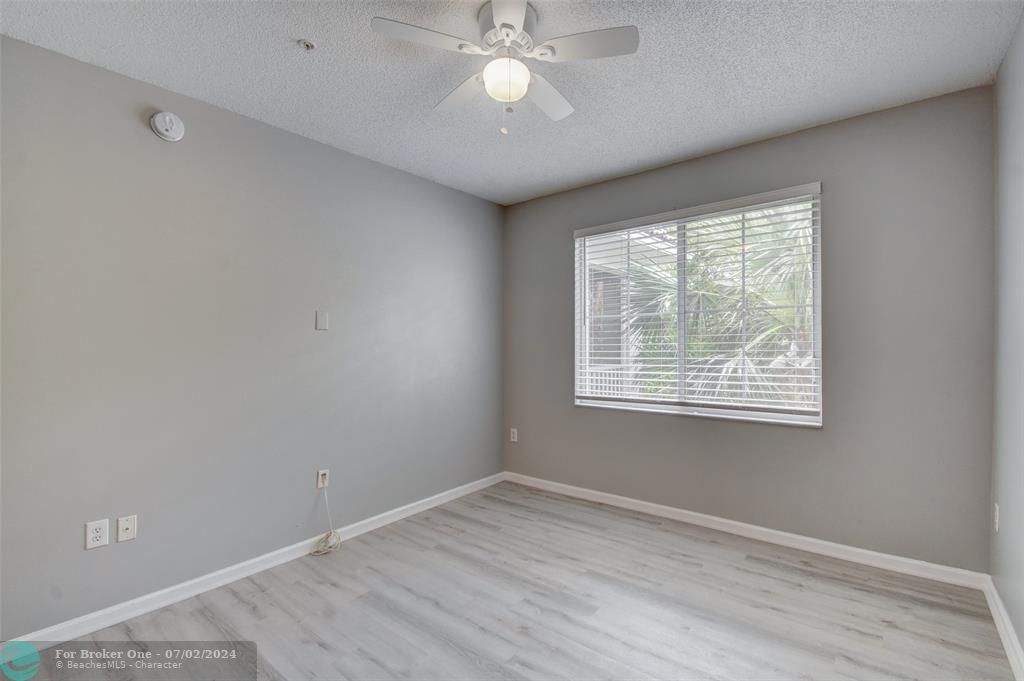 Active With Contract: $2,100 (2 beds, 2 baths, 1152 Square Feet)