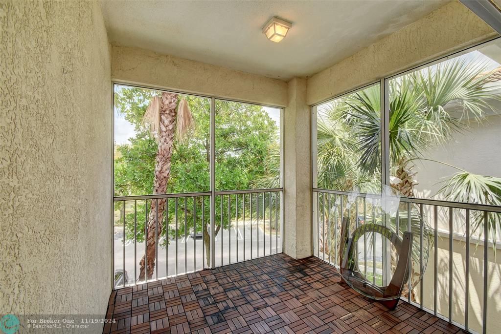 Active With Contract: $2,100 (2 beds, 2 baths, 1152 Square Feet)