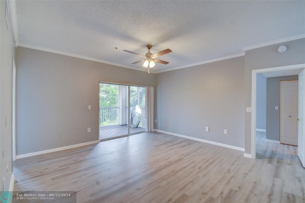 Active With Contract: $2,100 (2 beds, 2 baths, 1152 Square Feet)